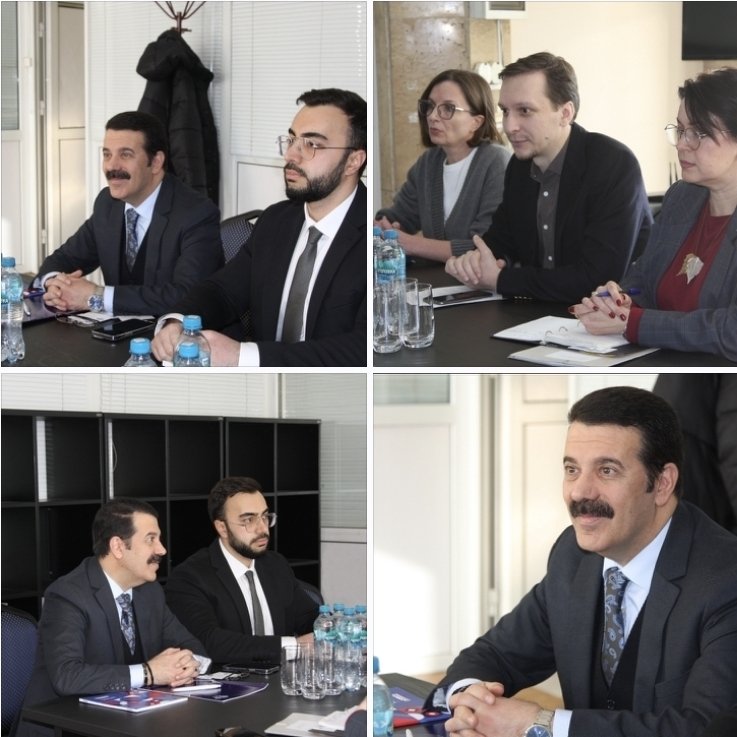 DrAhmetGok's tweet photo. Moskova Devlet Uluslararası İlişkiler Enstitüsü (MGIMO)'da Üniversite Yönetimi ile biraraya geldik ve MGIMO ile Türkiye’deki eğitim kurumları arasındaki işbirliği imkanlarının değerlendirildiği faydalı bir toplantı gerçekleştirdik. 

Bize bu güzel üniversite ile ilgili bilgi veren ve Türk Üniversiteleri ile işbirliğine isteklerini ifade eden MGIMO Uluslararası İlişkilerden Sorumlu Rektör Yardımcısı Sayın Vyacheslav V. Sutyrin beyefendiye, MGIMO Uluslararası Ofisi Başkan Yardımcısı Sayın Elena Y. Timofeeva hanımefendiye ve Uluslararası Ofis PR Uzmanı Sayın Daria D. Chentsova hanımefendiye ilgilerinden ve nezaketlerinden dolayı teşekkür ediyorum.