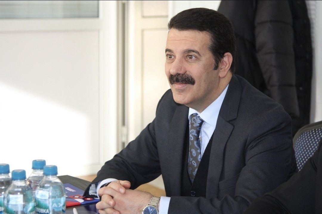 DrAhmetGok's tweet photo. Moskova Devlet Uluslararası İlişkiler Enstitüsü (MGIMO)'da Üniversite Yönetimi ile biraraya geldik ve MGIMO ile Türkiye’deki eğitim kurumları arasındaki işbirliği imkanlarının değerlendirildiği faydalı bir toplantı gerçekleştirdik. 

Bize bu güzel üniversite ile ilgili bilgi veren ve Türk Üniversiteleri ile işbirliğine isteklerini ifade eden MGIMO Uluslararası İlişkilerden Sorumlu Rektör Yardımcısı Sayın Vyacheslav V. Sutyrin beyefendiye, MGIMO Uluslararası Ofisi Başkan Yardımcısı Sayın Elena Y. Timofeeva hanımefendiye ve Uluslararası Ofis PR Uzmanı Sayın Daria D. Chentsova hanımefendiye ilgilerinden ve nezaketlerinden dolayı teşekkür ediyorum.