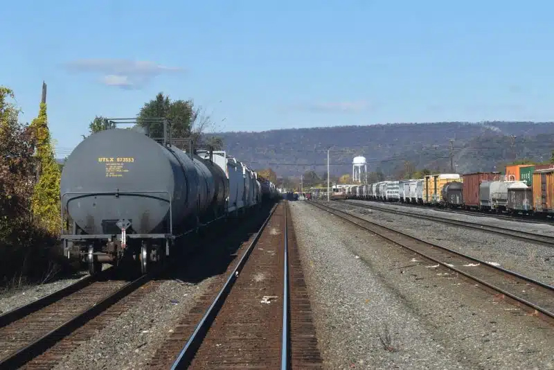 PA is building. 🚧🚆 Nearly $53M is funding 30 rail infrastructure projects, supporting ~450 jobs &amp; strengthening the largest rail network in the nation. PA has more operating railroads than any other state—and we’re investing to keep it that way. 👉 
ow.ly/YnAB50Y7P7c