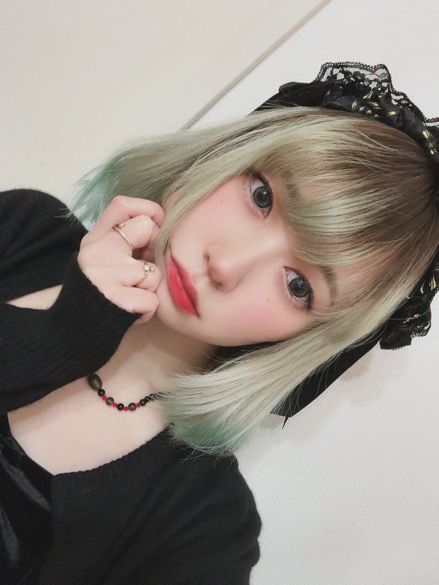 おやすみにゃん💖

人生なんかつまんねぇな〜って人は
私に会いに来てほしいです。
台風の目みたいな女なので、(生まれた星がそうなんだと思ってる)
飽きることはないと思います。
マニアちゃんは、それをよく知っています。