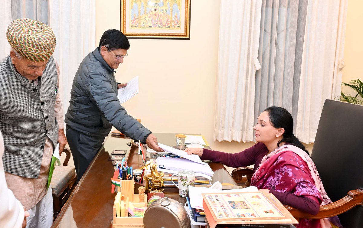 आज सचिवालय में माननीय राज्य मंत्री श्री के.के. बिश्नोई जी, विधायक नौक्षम चौधरी जी, पूर्व सांसद श्री मानवेंद्र सिंह जी जसोल, भाजपा बुद्धिजीवी प्रकोष्ठ के प्रदेश संयोजक श्री राजेंद्र सिंह जी शेखावत, महंत श्री हरि शंकर दास जी वेदांती (महंत मंदिर श्री रघुनाथ जी सियाराम बाबा की बगीची,