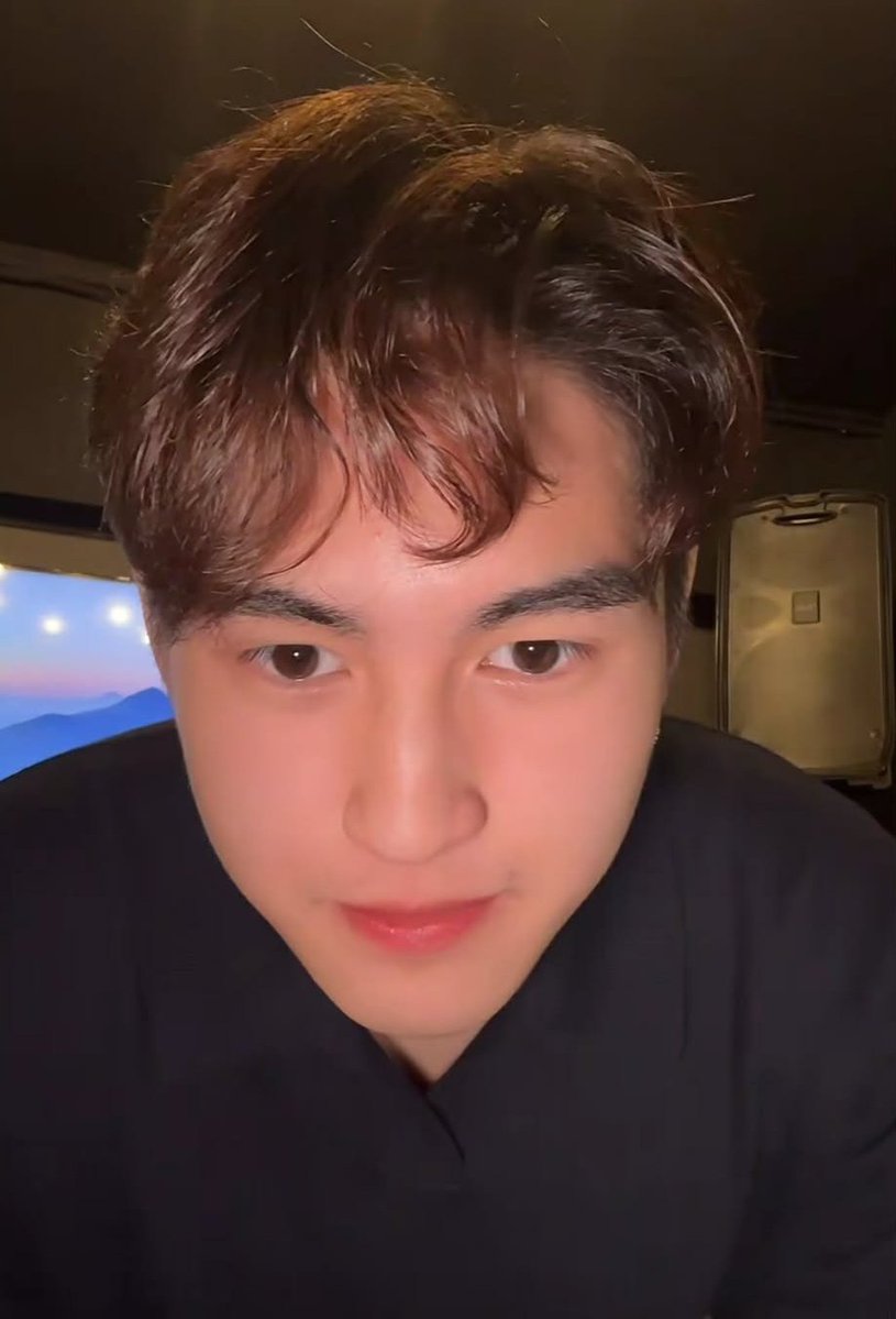 _gelica29's tweet image. ate lala is live on tiktok pero si anton ang kumakanta natatawa lang ako sa comments ksi puro most sent carmelle and carton🤎huhu ang lakas niyo talaga sa cv #Carton