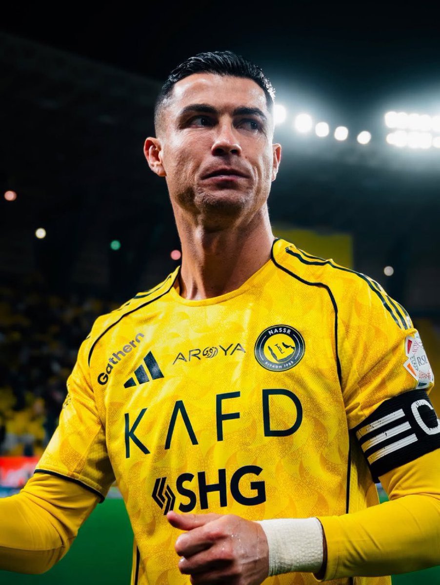 bt3's tweet image. 🚨🚨🚨🚨💣💣 كاڤيه سوليكول — سكاي سبورت:

مسؤولين الدوري السعودي مصدومين من غضب كرستيانو رونالدو رغم الرواتب التي يحصل عليها أسبوعيًا.

إنه يحصل على 500 ألف باوند يوميًا.

* للـتوضيح ذكر راتبه يوميًا وليس أسبوعيًا.