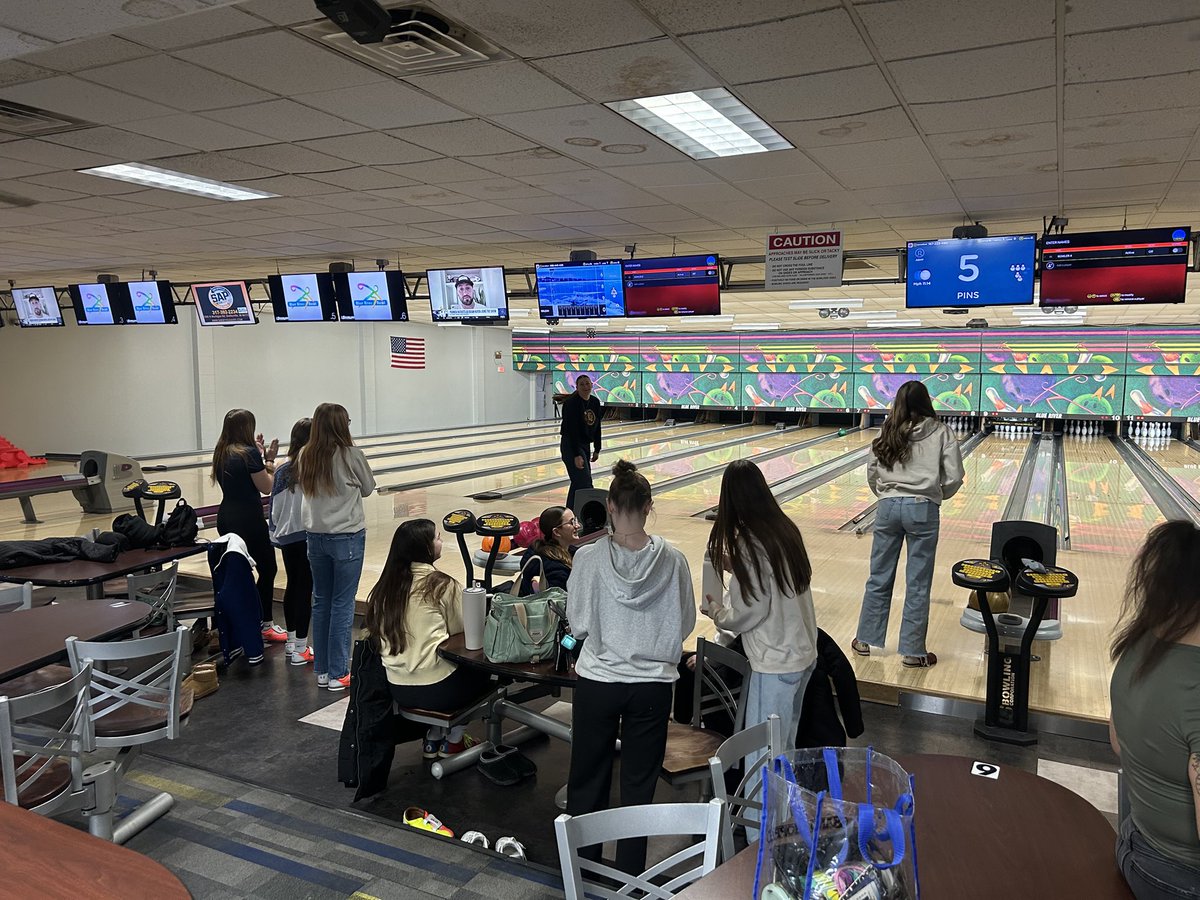 WaldronHigh's tweet photo. High School students are enjoying their reward trip to Blue River Bowl this morning! #GoMohawks https://t.co/qd2xvyom2P