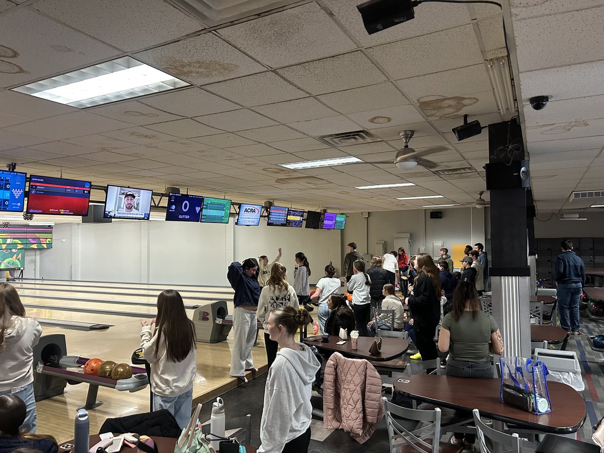 WaldronHigh's tweet photo. High School students are enjoying their reward trip to Blue River Bowl this morning! #GoMohawks https://t.co/qd2xvyom2P