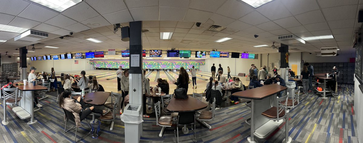 WaldronHigh's tweet photo. High School students are enjoying their reward trip to Blue River Bowl this morning! #GoMohawks https://t.co/qd2xvyom2P