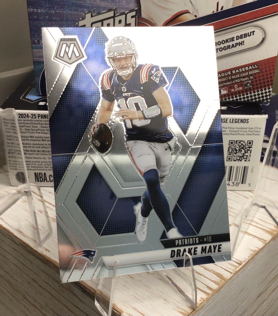 du47222292's tweet image. Today’s first giveaway - 2025 Panini Mosaic Drake Maye
Follow + Repost + Comment
Does Drake outplay Darnold Sunday?
#Panini #Giveaway #TheHobby