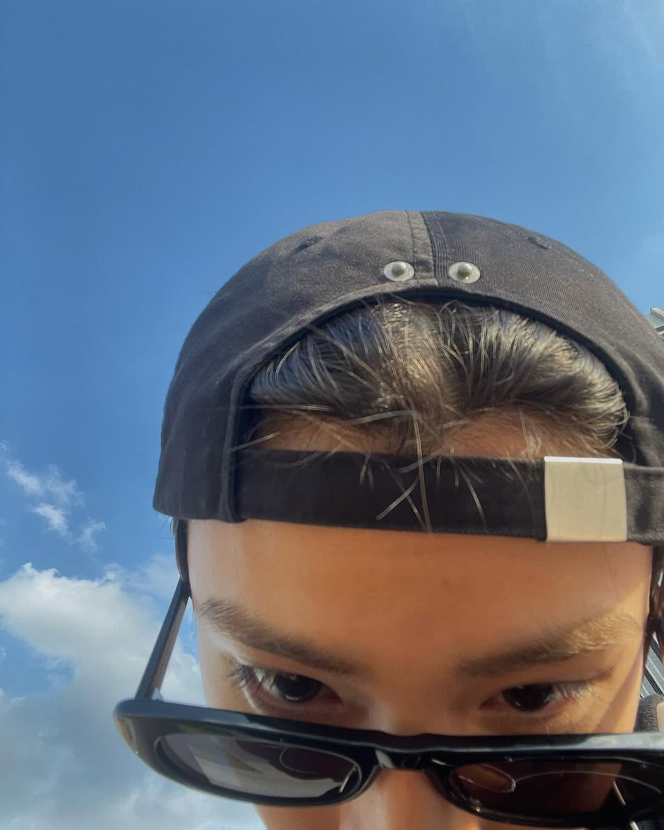 겨울을 제일 좋아하고 여름을 그닥 좋아하지 않는다고 했던 아이에게서 나오는 여름 분위기가 너무 좋음