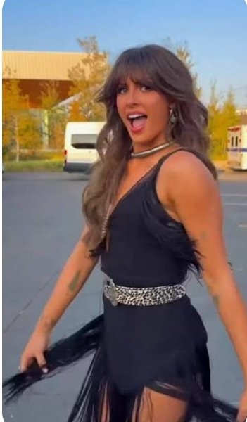 MarkNorth1981's tweet photo. My 13 yr old daughter Payton is so excited , im taking her to see her favorite country singer @ellalangleymsic in Estero at Hertz Areana on May 14th. #Father Daughter date. #Blessed https://t.co/6pbEVJ2ZBI