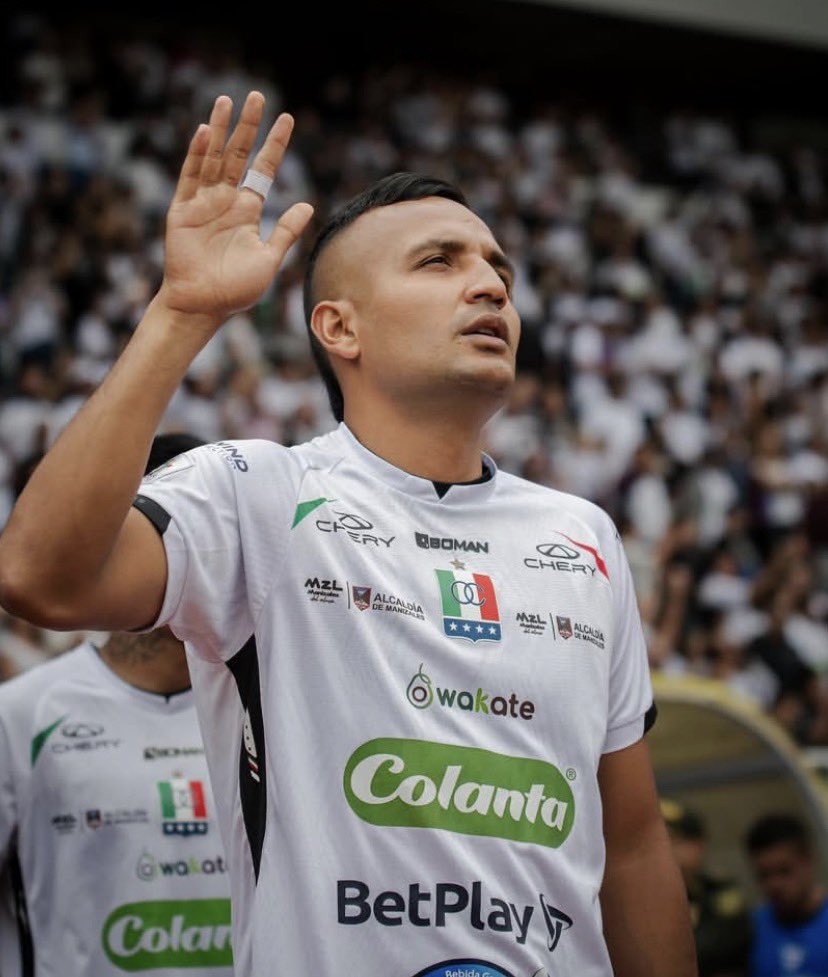 el loco patifrío★ tweet media