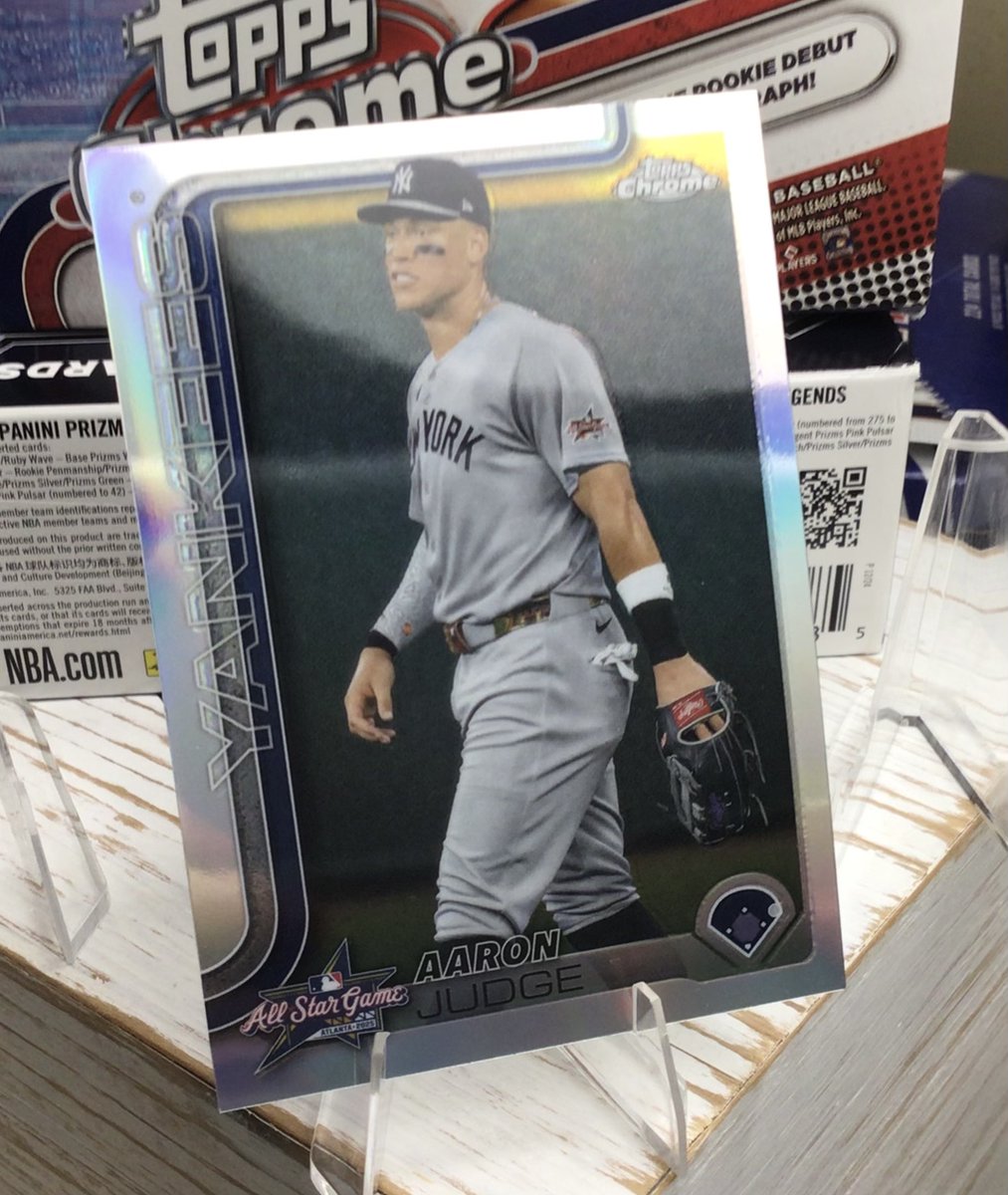 du47222292's tweet image. Today’s Second Giveaway - 2025 Topps Chrome Aaron Judge #Topps #Giveaway #sportscards 
Repost + Follow to enter
Yankees win the AL next year? Who you got?