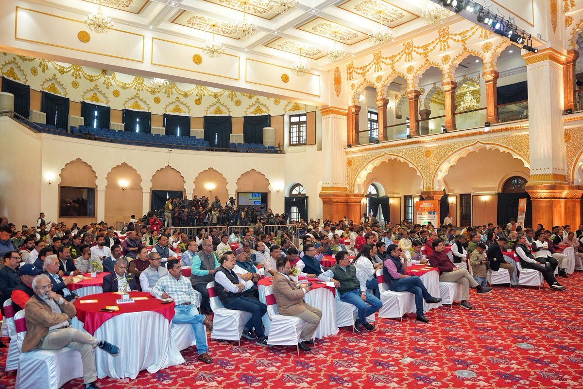 आज राजधानी भोपाल में भाजपा के माननीय प्रदेश अध्यक्ष श्री <a href="/Hkhandelwal1964/">Hemant Khandelwal</a> जी के साथ केंद्रीय बजट 2026-27 के संबंध में पत्रकार बंधुओं के साथ जानकारी साझा की।

आदरणीय प्रधानमंत्री श्री <a href="/narendramodi/">Narendra Modi</a> जी के मार्गदर्शन एवं केंद्रीय वित्त मंत्री श्रीमती <a href="/nsitharaman/">Nirmala Sitharaman</a> जी के नेतृत्व में
