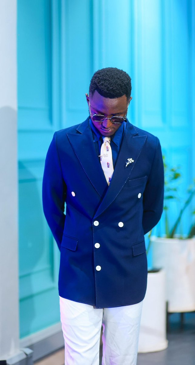 Brianbespoke's tweet photo. Navy blue on top, white pants below - calm, confident, and always in balance
#brianbespoke
#suitsforeveryone
#Madetomeasure https://t.co/gYuP8qw8qw