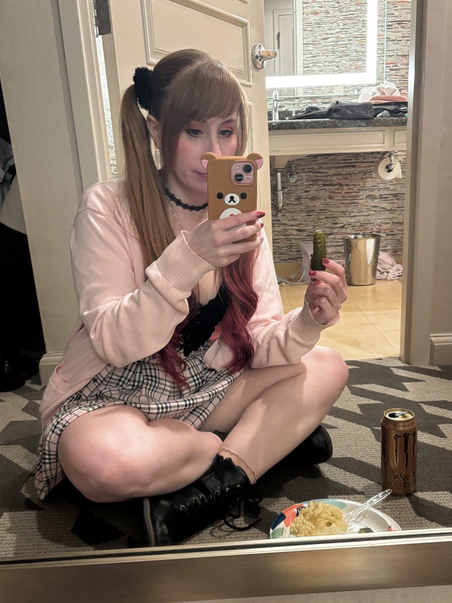 Jenni Bon ☆ Your mom’s favorite idol 💖 tweet media