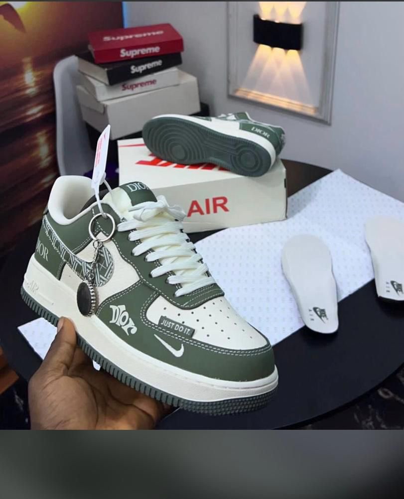 Men’s sneakers — available
Clean • Comfortable • Everyday wear

Price: ₦49,000
Sizes: 40–45
Delivery: 3–5 working days nationwide

DM to order 📦