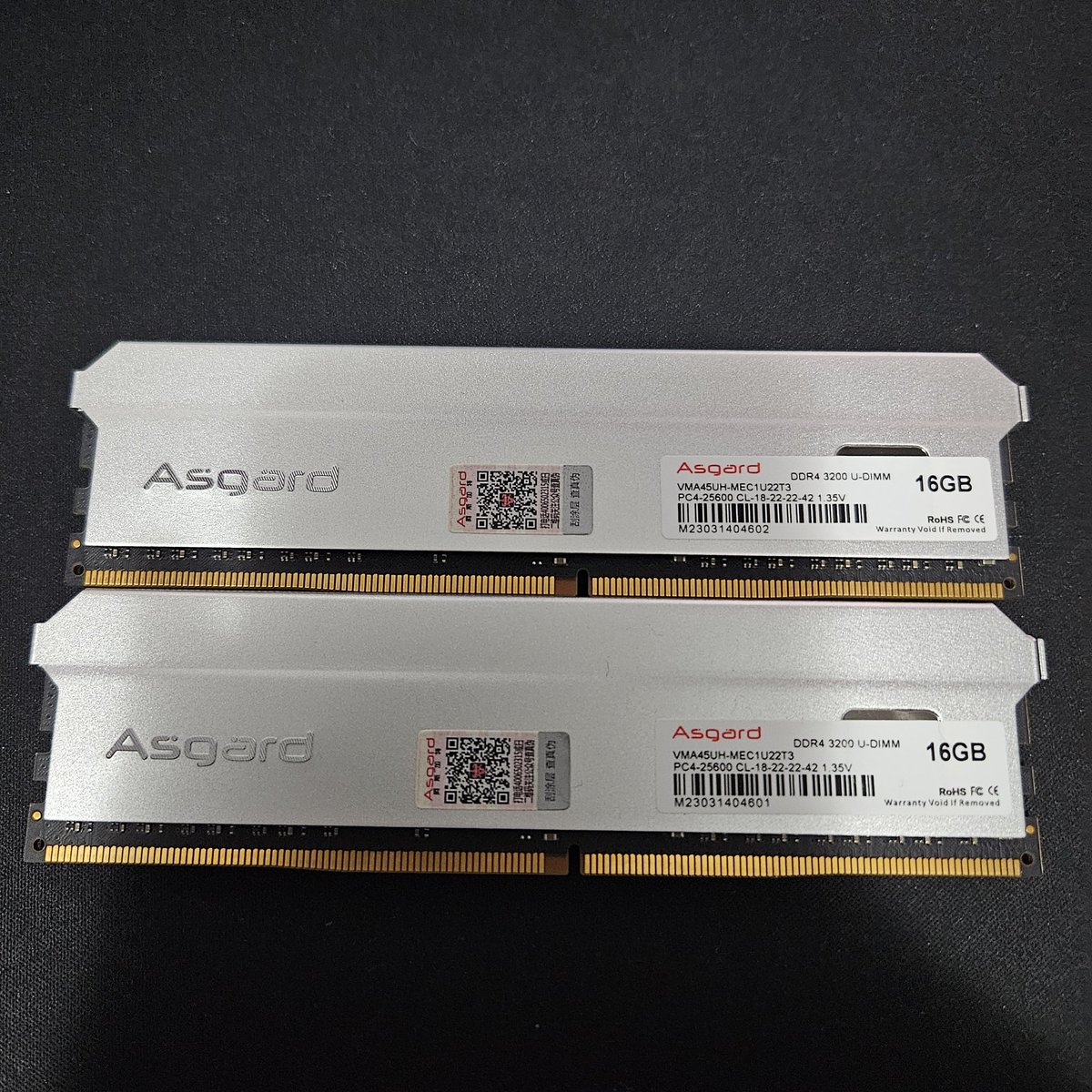 Já que a vida não é um morango, estou vendendo esse kit de Memória RAM Asgard 2X16GB DDR4 3200mhz, FAÇO ABAIXO DOS VALORES ATUAIS, dou preferência pra quem comprar o par, DM pra infos e valores, envio por Correios!

(RT + Like pra alcançar mais gente, por favor?)