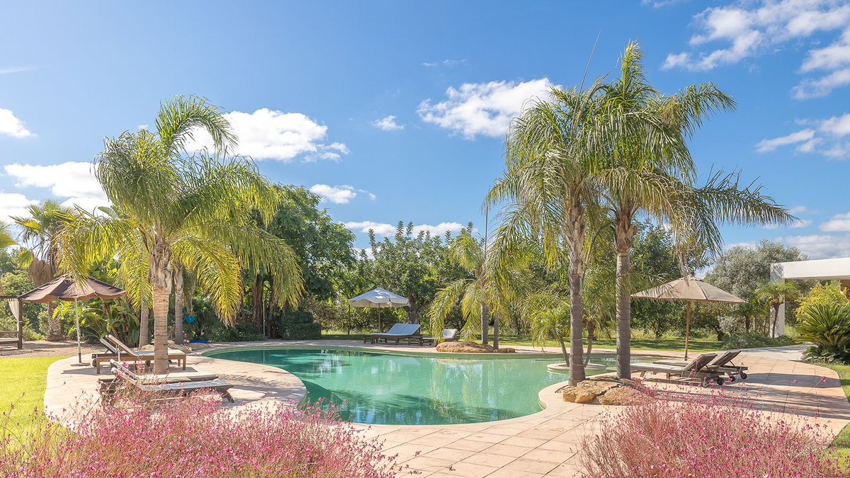 EVIbiza's tweet photo. 🌿 Ibiza Holiday Rental
Authentic finca near Santa Eulalia – perfect for families &amp; friends!
 Up to 10 guests
 From €7,200/week
📍 E&amp;V ID 220

Book now: https://t.co/Pdq1XBiUoA 
#IbizaRental #HolidayVilla #Ibiza2025 #LuxuryEscape https://t.co/isR6x8ypdD
