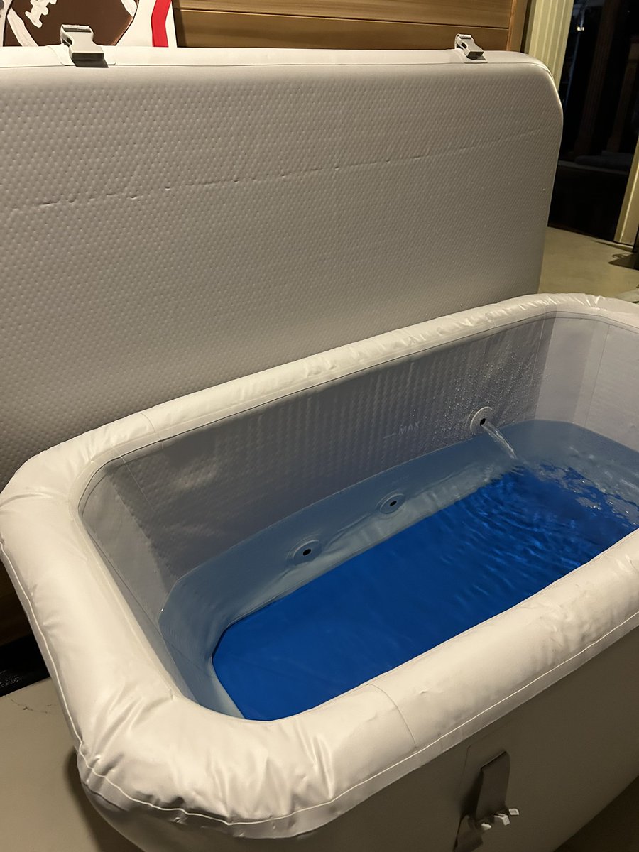 Contrast therapy 🧊➡️🔥

<a href="/Coach_Boes/">Bryan Boesen</a> <a href="/CoachBodway/">Coach Zach Bodway</a>  <a href="/CoachChambersJR/">Dana Chambers Jr.</a>  <a href="/Coach_Honnold/">Denny Honnold</a>