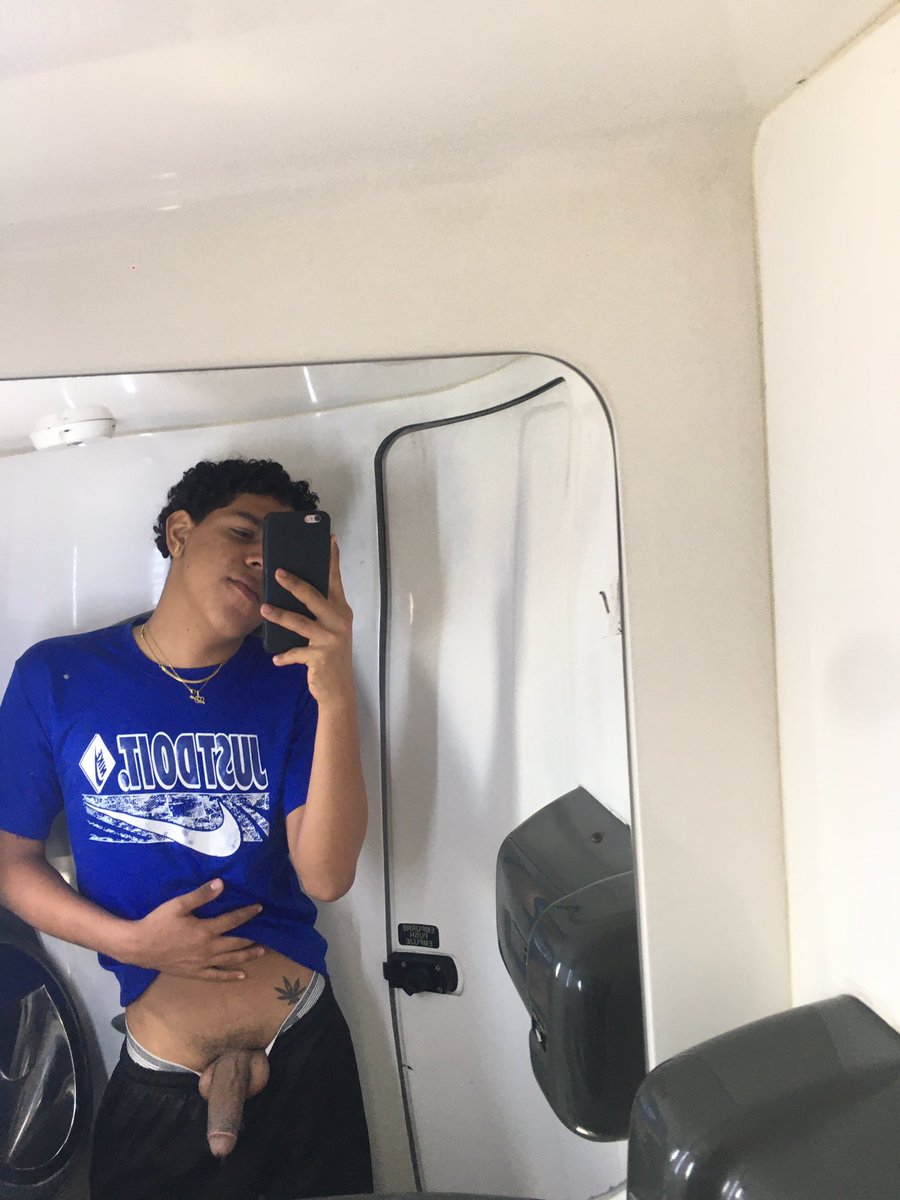 Car_Alber2007's tweet photo. Chudai🍆

Caliente En El Bus🚍📸 https://t.co/txjw6JYsoS