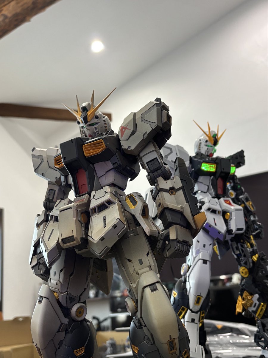 MakeSinre's tweet photo. 1/60 PGU νガンダム誕生祭
1/31〜2/1 ２日間で制作。
1体目　ウェザリングVer.
2体目　ダブルフィンファンネルVer.
前代未聞の企画をなんとか成し遂げる事が出来ましたとさ。
最終仕上げは、オラがやる！ https://t.co/cg9bpCHZ9r