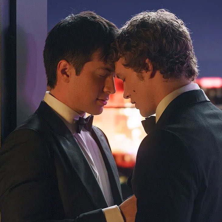 BuzzingPop's tweet photo. Despite interest from high-profile actors, Jacob Tierney says casting for Season 2 of Heated Rivalry will focus on Canadian talent:

“We need Canadian talent, and we love Canadian talent. It’s not a burden, but it’s also something we literally have to do to get our financing.” (LA Times)