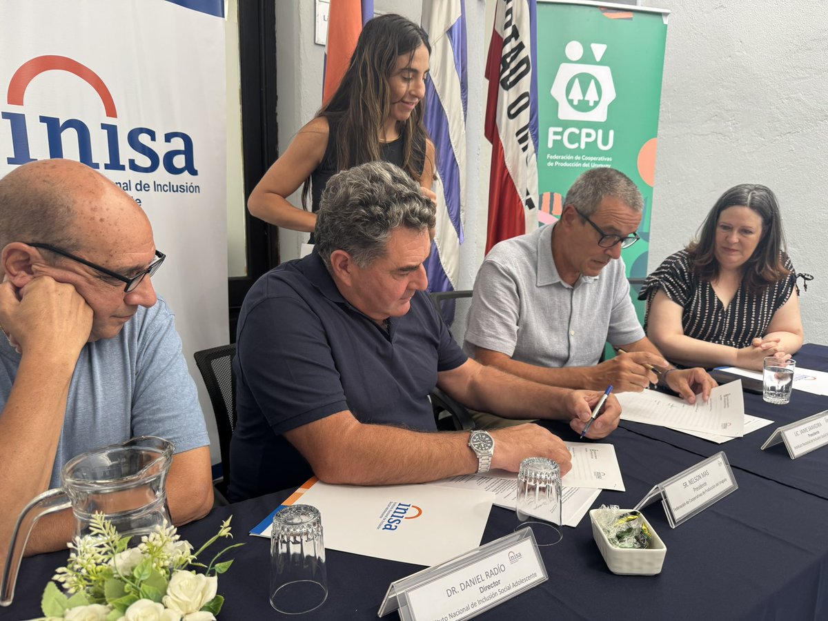 Inisa_Oficial's tweet photo. AHORA ❇️ Firmamos un convenio con la Federación de Cooperativas de Producción del Uruguay.

@FCPU_coop 
@Lic_JSaavedra 
@DanielRadioP https://t.co/qZITYYjZIL
