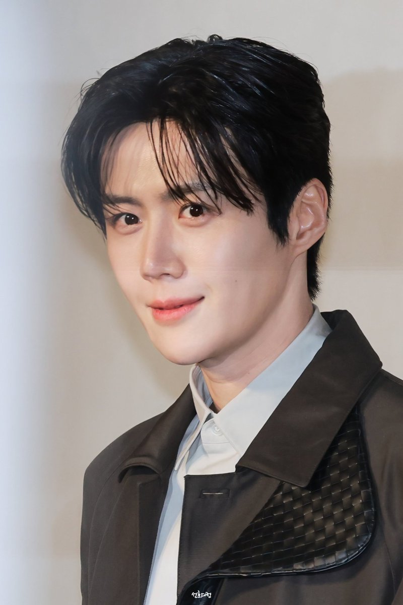 seonhohadaarg's tweet photo. Siempre Guapo 😍 https://t.co/9kGMsQH1lF