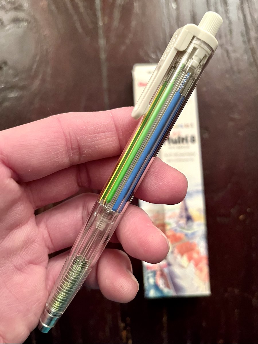 takeyou63's tweet photo. ぺんてるマルチ8のパッケージが���ニューアルと知って、「あれ、この間出た『アートマルチ8』はまだ売ってるのかな?」と丸の内丸善に行ったら在庫は潤沢。思わず買ってしまった。以前持っていたマルチ8はうっかり失くしてしまったので手にするのは2年ぶりくらい。
#文房具  #ぺんてる #マルチ8 https://t.co/fC3WUN4Zrn