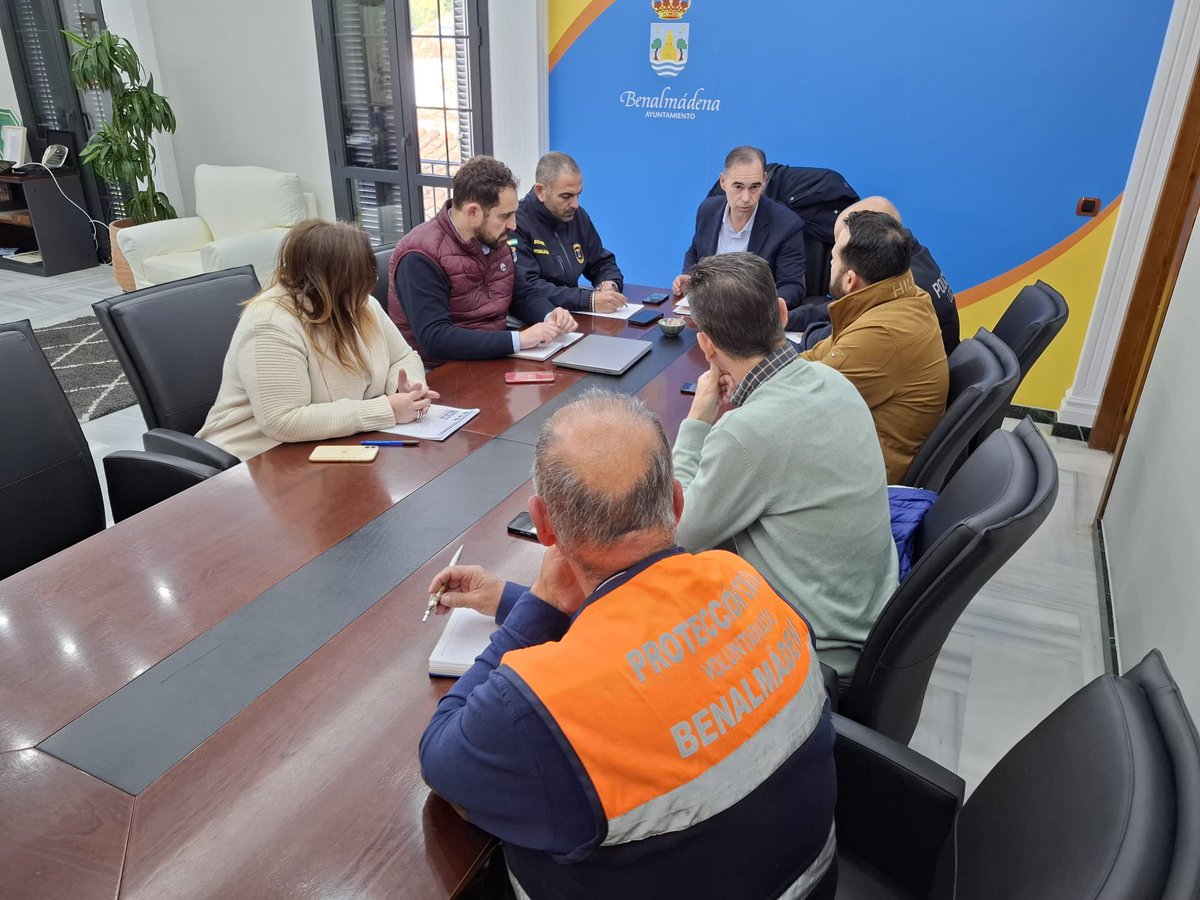 🟠 Tras reunirse el Comité Asesor del PTEL, las medidas que entran en vigor a las 00:00 h son:

🔹 Activación/refuerzo servicios emergencias
🔹 Posibilidad aplicar nuevas medidas
🔹 🚫 Cierre parques, instalaciones y edificios municipales
🔹 ❌ Cancelación actividades municipales