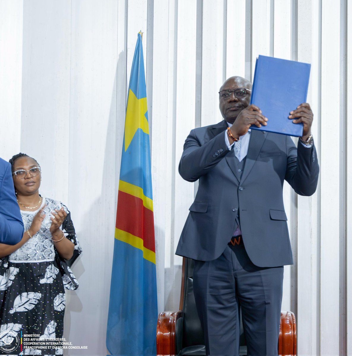 RDC_Minafet's tweet photo. Le Ministère des Affaires étrangères, Coopération internationale, Francophonie et Diaspora congolaise a un nouveau Secrétaire Général aux Affaires Etrangères, l’Ambassadeur Apollinaire Langba Langi. Il a officiellement pris ses fonctions ce mardi 3 février 2026, lors de la cérémonie d’installation qui a eu lieu dans la salle de conférence du Ministère des Affaires Etrangères. Diplomate de carrière, Apollinaire Langba occupait depuis 2024 le poste de Directeur, Chef de Service de la Chancellerie, où il a piloté la mise en œuvre de la réforme du passeport lancée en juin 2025 par la Ministre d’État, Thérèse Kayikwamba Wagner.

@Presidence_RDC 
@PrimatureRDC 
@Com_mediasRDC
