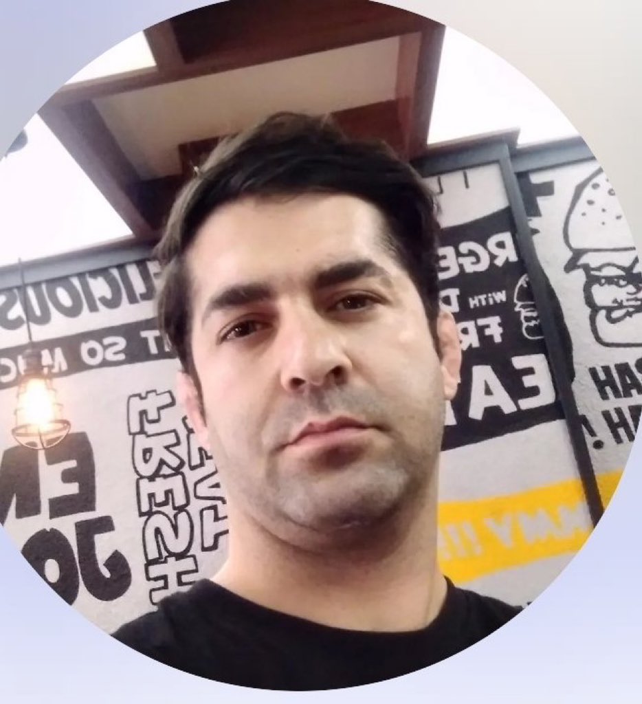 torsh411741's tweet photo. @batmaniei7vrc #آیت_رضایی از لرستان
چند روزه تماسش با خانواده قطع شده چون قهرمان کشتی بوده بهش اتهام لیدر بودن زدن 
یک پسر کوچيک داره
در کوهدشت دستگیر شده
صداش باشیم🙏🏻💔 https://t.co/xgknufe3Yv