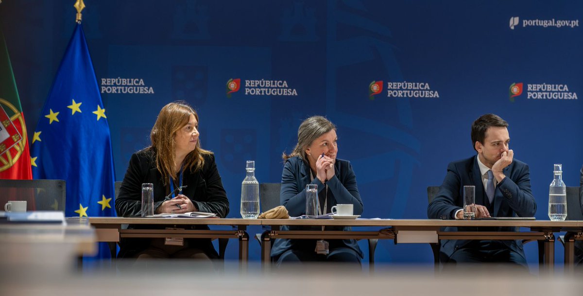 RPPortugalUE's tweet photo. A Representante Permanente Adjunta @ManuelaTPinto recebeu uma delegação da Confederação do Desporto de Portugal, chefiada pelo respetivo Presidente Daniel Monteiro, acompanhado por 20 presidentes de várias federações desportivas. 

Este encontro permitiu abordar os principais desafios e oportunidades do desporto português no contexto europeu.

📸 Tony da Silva