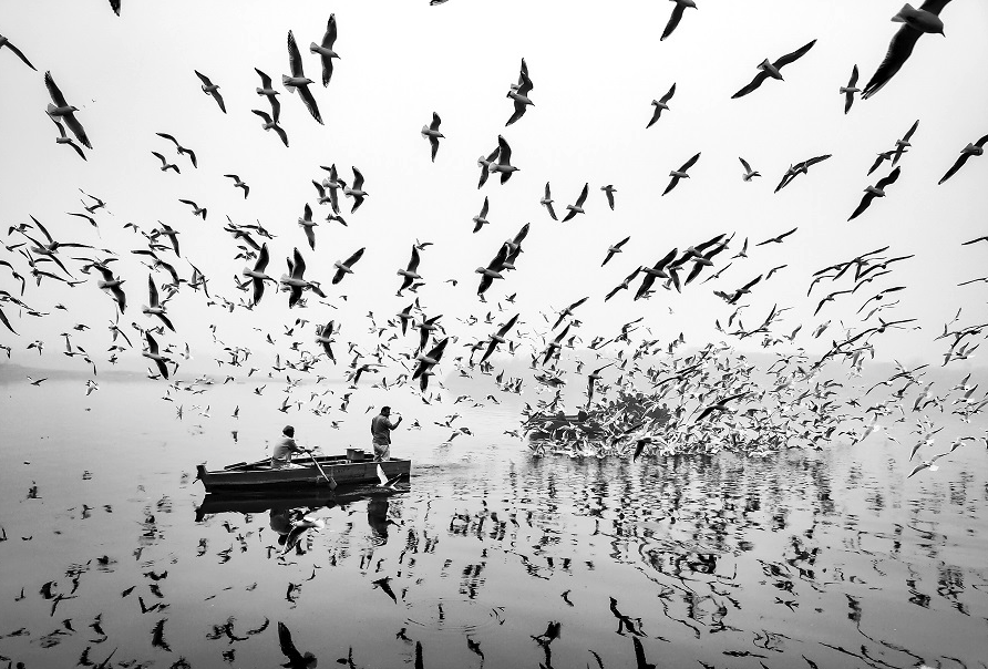 Street photography by Sachin Ghai. #blackandwhite #streetphotography #photography #photographie #fotografie
