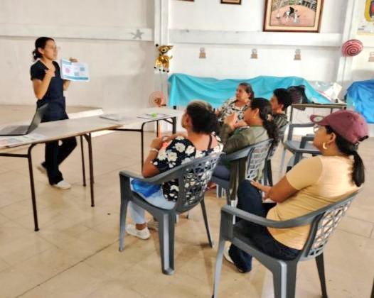 DPS_LosRios's tweet photo. #Salitre | La promoción de la salud es clave para mejorar la salud mental🧠de la comunidad. Con actividades colectivas, hemos dialogado sobre factores de riesgo y protección del suicidio en espacios con Comités Locales de Salud, adolescentes, adultos mayores y en salas de espera. https://t.co/GB0f235csZ