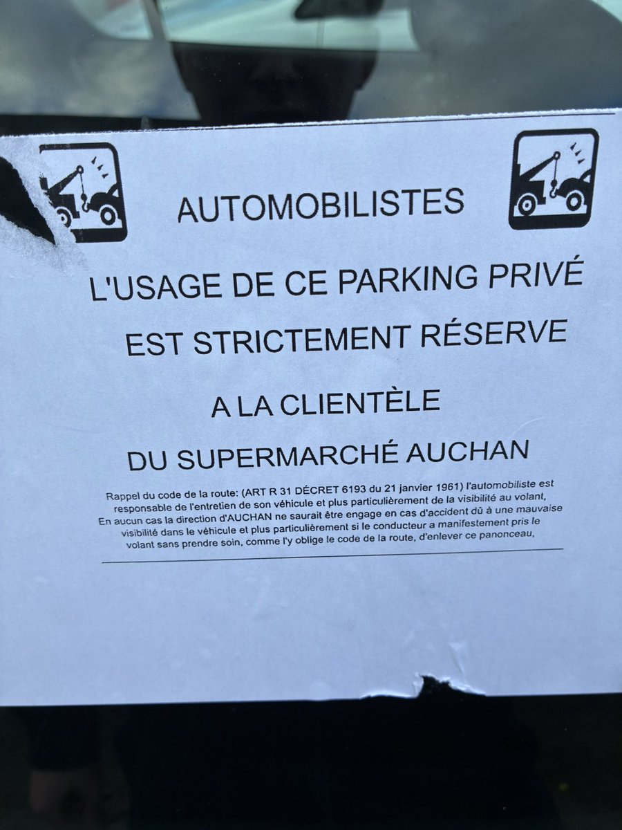 amakekette_'s tweet image. Je vous jure @AUCHAN_France nqvm j’étais partis faire mes courses j’ai juste trainé car j’ai croisé un copain (ils ont mis ça sur mes deux vitres arrières et c’est impossible à enlever)