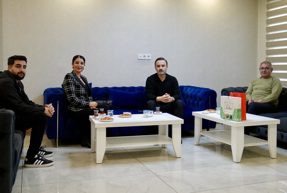 Medical Point Hastanesi Genel Müdür Yardımcısı Sayın Neşe Erpolat, kulübümüze geçmiş olsun ziyaretinde bulunmuştur. Nazik ziyaretleri ve Batman Petrolspor camiasına vermiş olduğu moral ve destekten dolayı kendilerine teşekkür ediyor, duyarlılıkları için şükranlarımızı sunuyoruz.