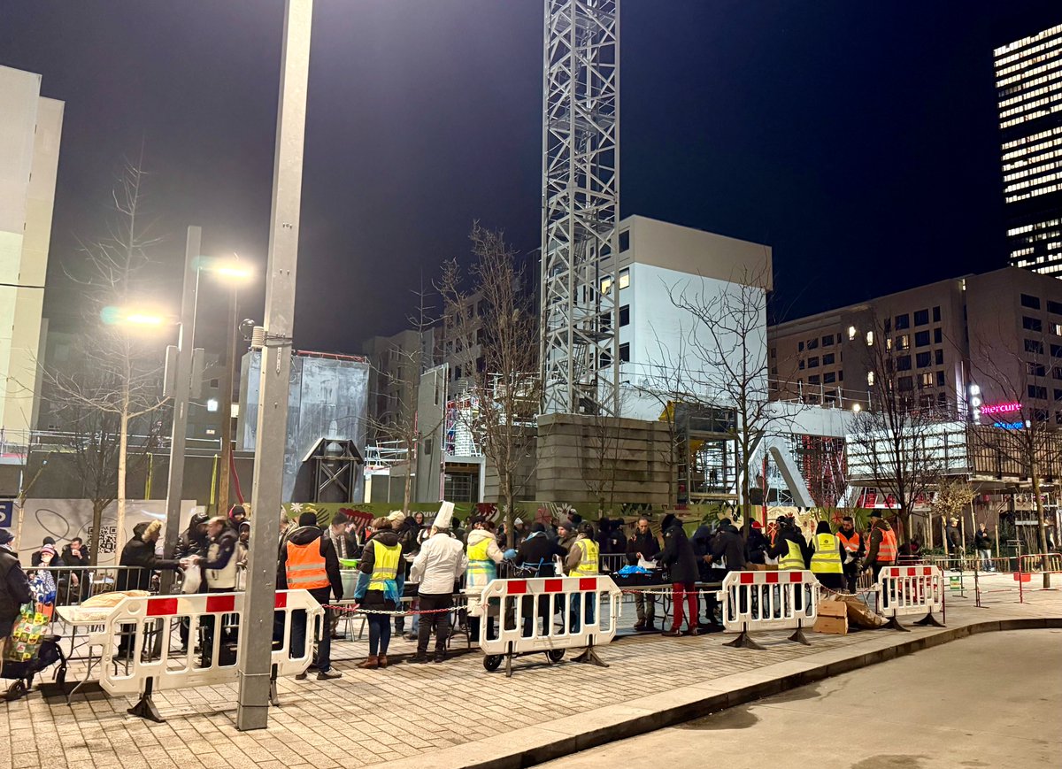 En janvier, nous avons célébré nos vœux internes 2026. 🎉 Ce temps fort a été placé sous le signe de la #solidarité 🤝, aux côtés de l’association Les Chefs Cuisiniers du Monde.👨‍🍳 Des salariés ont participé à la préparation et à la distribution de repas pour des personnes en