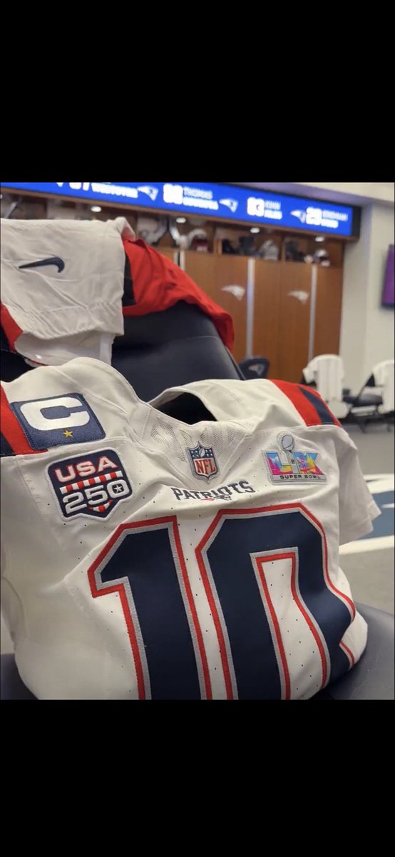 SebastianAnduja's tweet photo. @Fanatics Doesn’t look like the same game jersey quality to me . https://t.co/z6Rw4f2ZWK