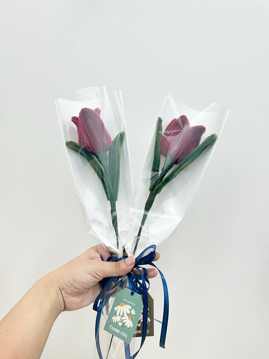 jjan06's tweet photo. ขอบคุณลูกค้าสำหรับออเดอร์ 🌻
ดอกละ39
ค่าส่ง 50บาท 

10 ดอก ดอกละ 35 ส่งฟรี

 สนใจสอบถาม 

♥️Line : @tzp8501h♥️
💛TikTok : w.january20💛

#wassanavelvet #ดอกไม้กำมะหยี่ #รับทำดอกไม้ #ของขวัญรับปริญญา #ของขวัญให้แฟน #ของขวัญปัจฉิม #ช่อดอกไม้วาเลนไทน์ https://t.co/tC6pLvP6tA