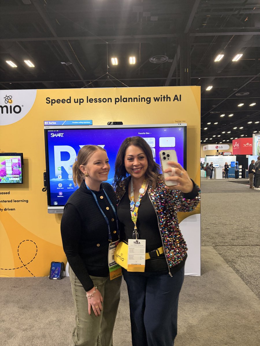 LumioSocial's tweet photo. #TCEA, you always show up ⭐️

We’ve had a great time getting to know our Texas teachers and sharing tools that make learning fun for your students. 

The fun doesn’t stop there—come join us at booth #1044 today for more Lumio love! 💛 https://t.co/5uTbFANaMl
