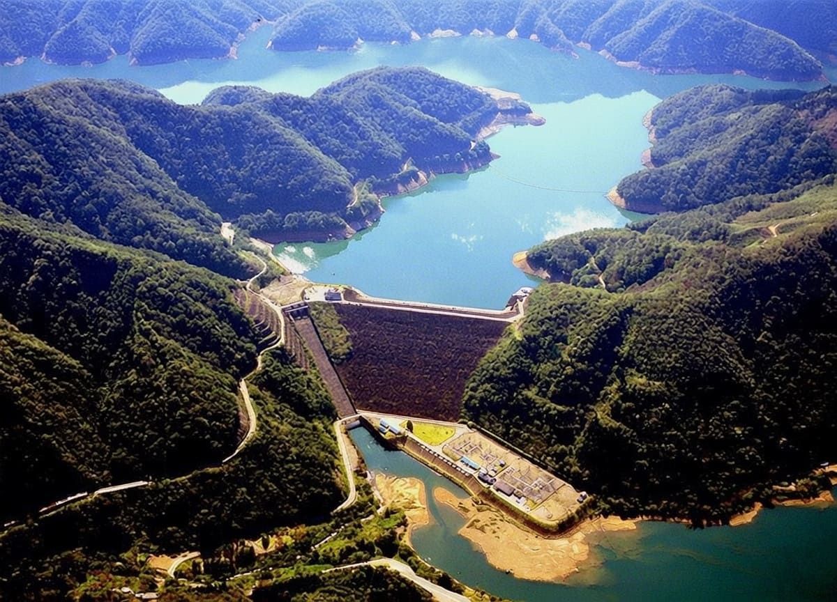 Presa de Kuzuryu megaconstrucciones.net/?construccion=…