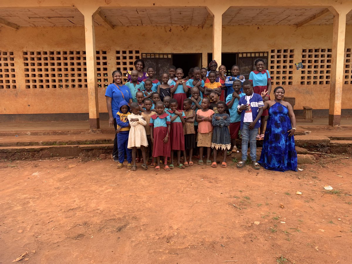 cbbm_intl's tweet photo. 🌿 In Dec 2025, we returned to Nomedjoh for an evaluation of the 2024 Compassionate Conservation Camp!
✨ Students from the 2024 edition had been teaching peers + sharing conservation lessons in their communities! Teachers noticed the change. 🌎
#CBBM  #CompassionateConservation https://t.co/VQwZyxPaAg