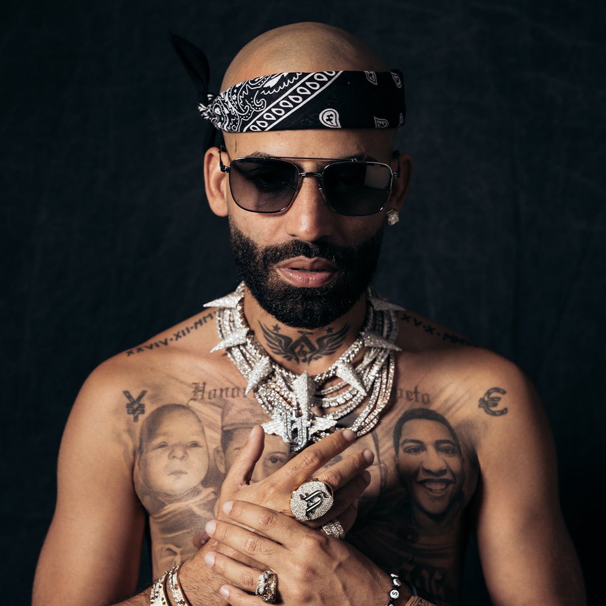 BBPRTV's tweet image.   | Apple x Bad Bunny

En preparación para el Super Bowl, habrá una presentación de Arcángel en Apple Fifth Avenue, en New York City.