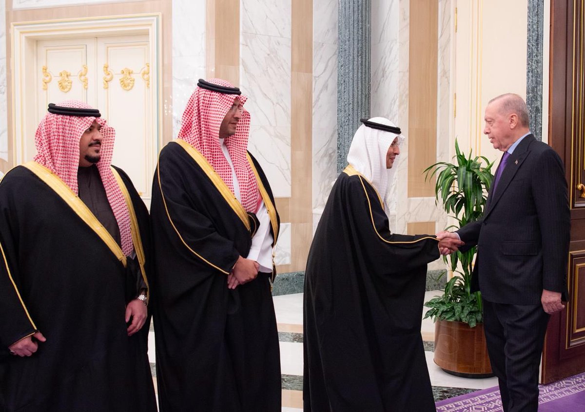 SaudiNews50's tweet photo. عاجل..

ولي العهد يستقبل في قصر اليمامة بالرياض رئيس جمهورية تركيا ويقيم مراسم استقبال رسمية لفخامته، ويعقدان جلسة مباحثات رسمية.

- https://t.co/nKATTxFttK