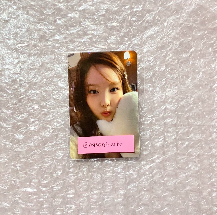 ꒰ wts lfb twice ph ꒱ ♡

ᯓ★ nayeon mittens- ₱450

⤷ stbo, but can ship to you directly 
⤷ payo / 3 days
⤷ x rush, sensi
⤷ jnt direct
⤷ gcash / seabank

⌗ twice nayeon mittens with youth wy pc