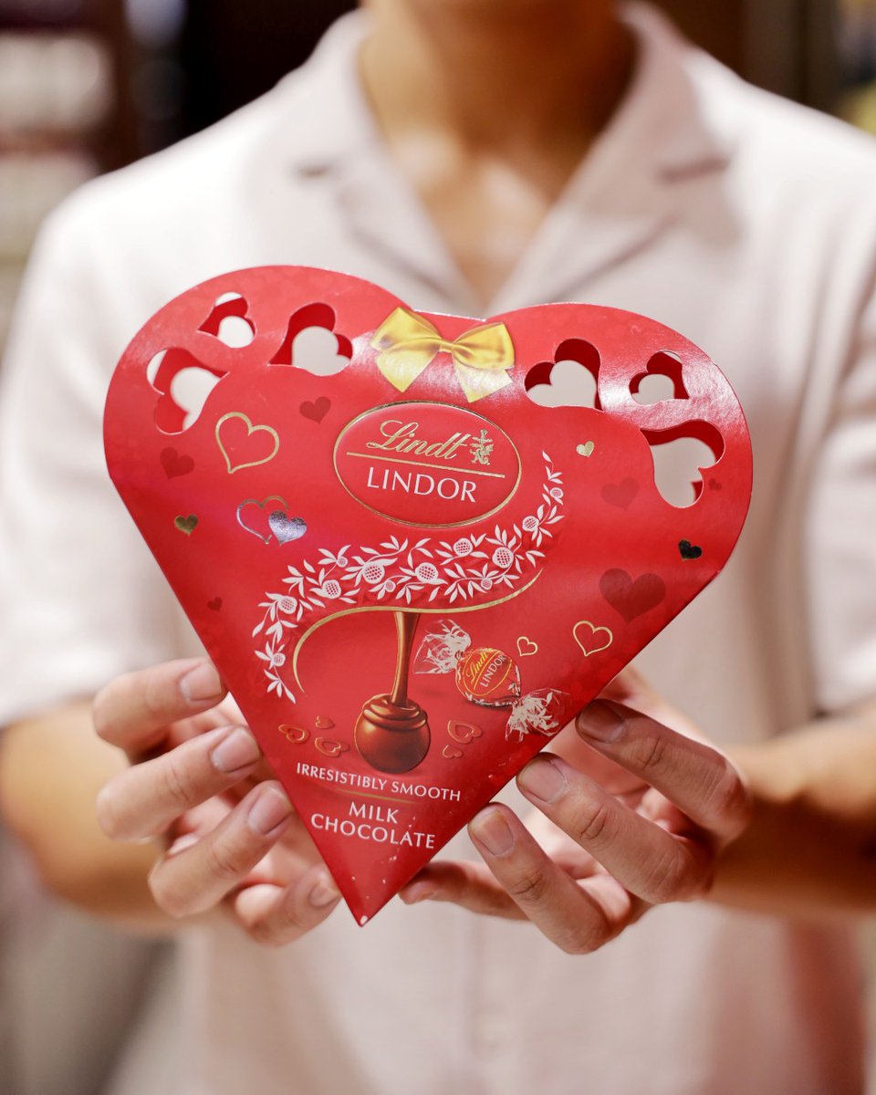 Love lives here at Sandton City — and because we know you best, we’ve perfected the art of gifting.
Some people write love letters.
We prefer gifting chocolate. 🍫✨
For heartfelt moments, grand gestures and a little indulgence in between, Lindt is where love truly lives this