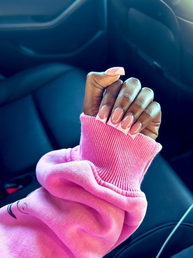 BBYMIYAHHH's tweet photo. Got my nails pink for the first time and I love them smmm 😍! https://t.co/8B2DFVbORG