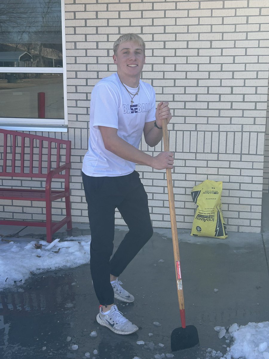 CoachTO4's tweet image. 🐺🔴 If you need something done, I know a guy‼️ @GageCoppen2026 is always ready to Work🪏🥶 #DavisWolves #EAT #WTD