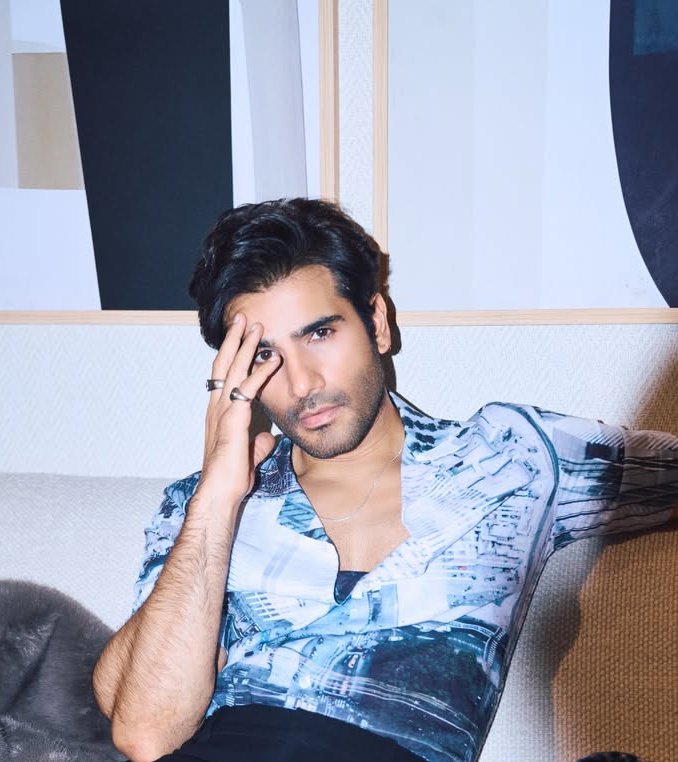 Sukoon_Auraap's tweet image. What they actually shows in life interviews vs in feed  #kryan #karantacker #KrystleDSouza #virika  
Koi baton What if they separated Chupke chupke