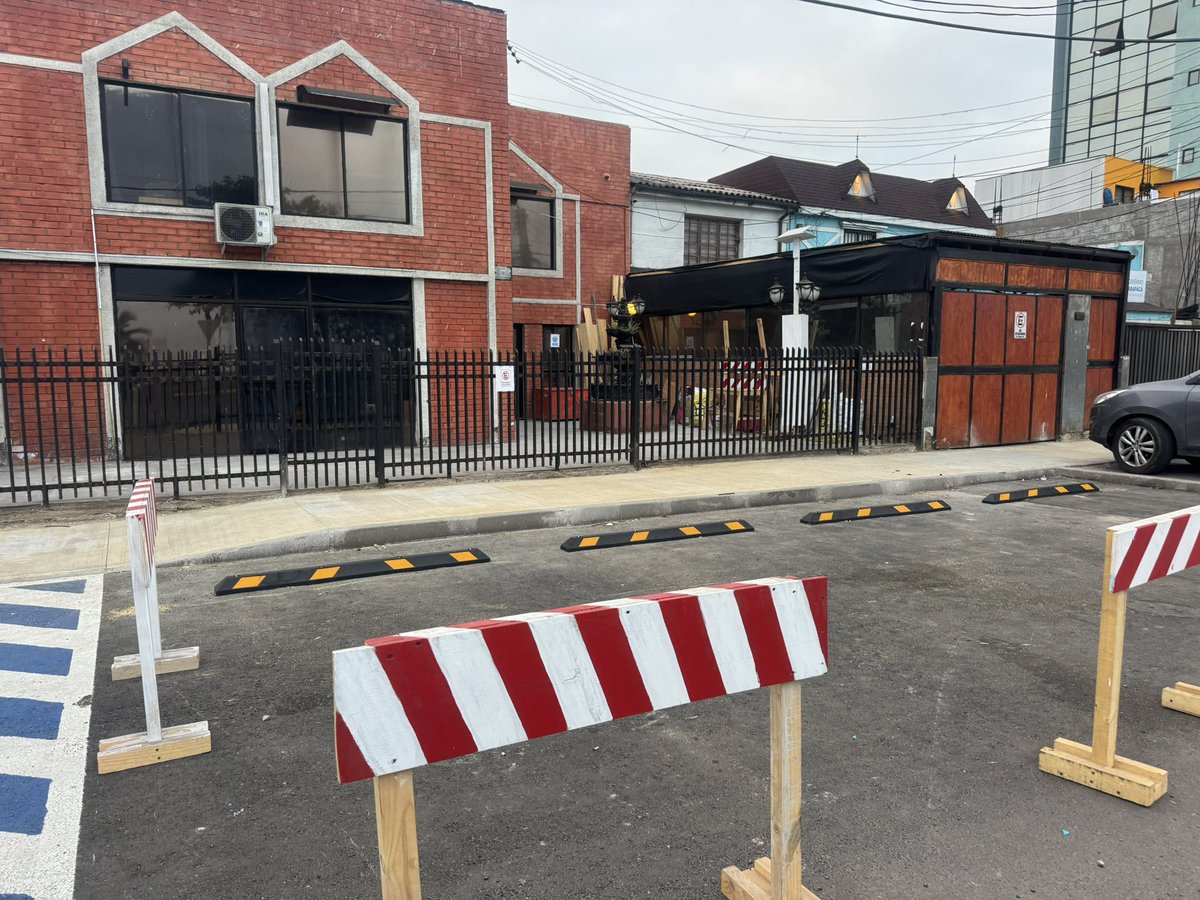 Joselo1985's tweet image. Yo voy a estar contento cuando la empresa constructora deje de ocupar estacionamientos públicos, bloqueando el bien nacional de uso público